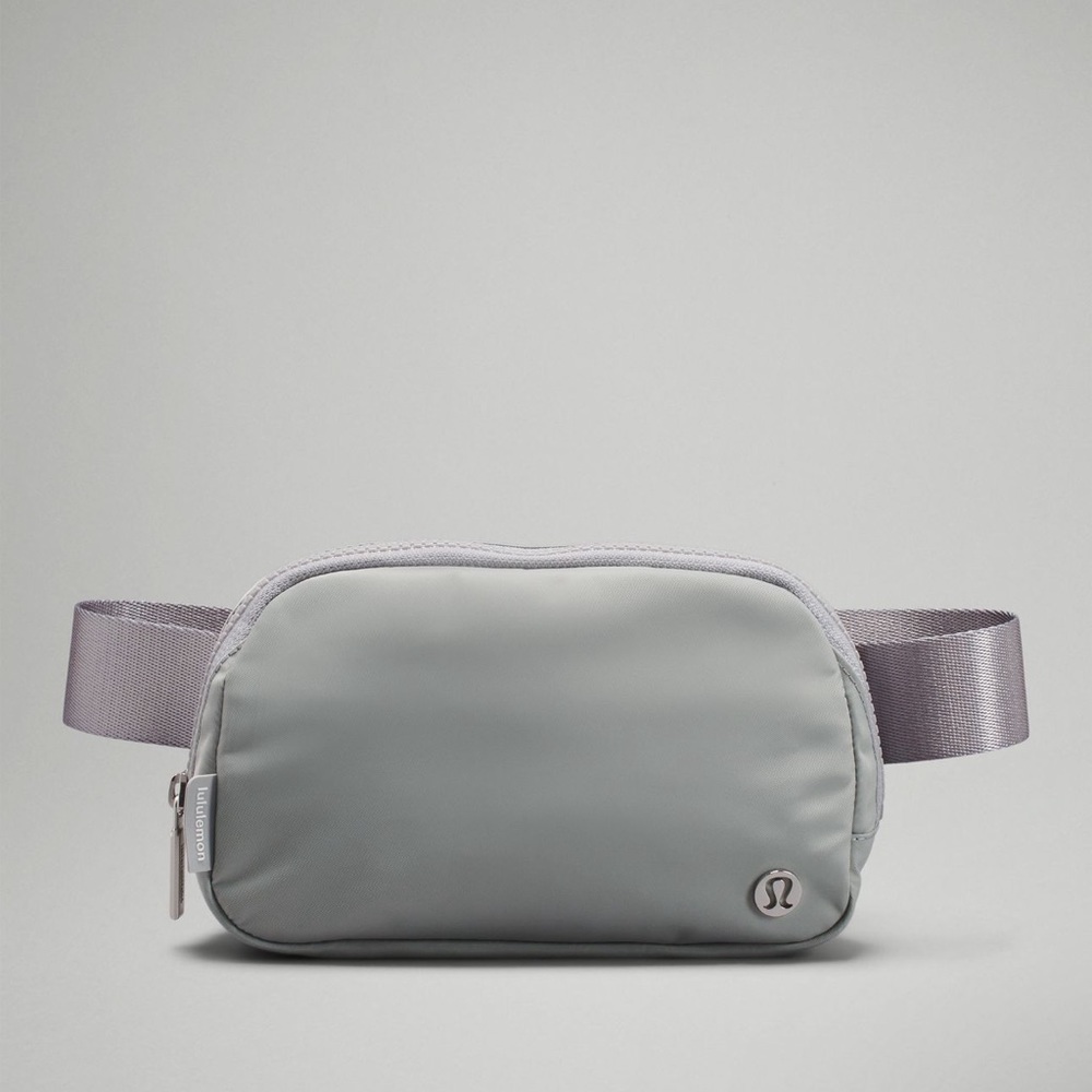 Lululemon Everywhere Belt Bag Silver Drop
